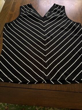 Harold's Black and White Chevron Stripe V-Neck Tank